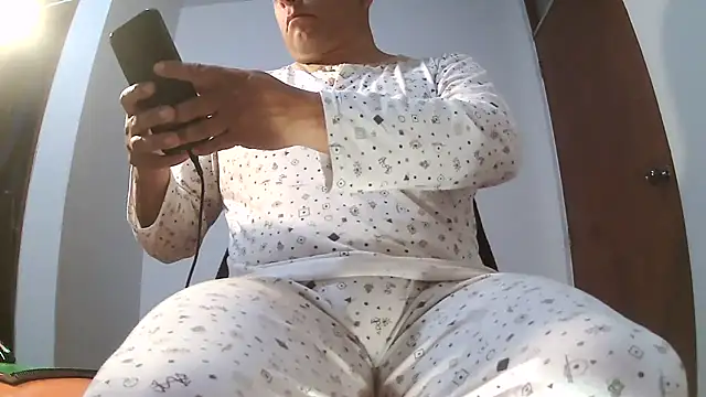 Snapshot of chicoguapo8 chatting on 28, 11, 2025 chicoguapo8 online show from 28, 11, 2025