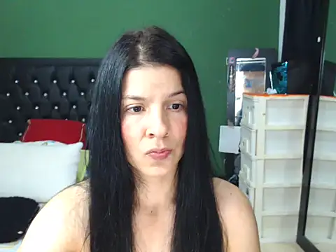 Snapshot of Estefani_32 chatting on 29, 12, 2024 Estefani 32 online show from 29, 12, 2024