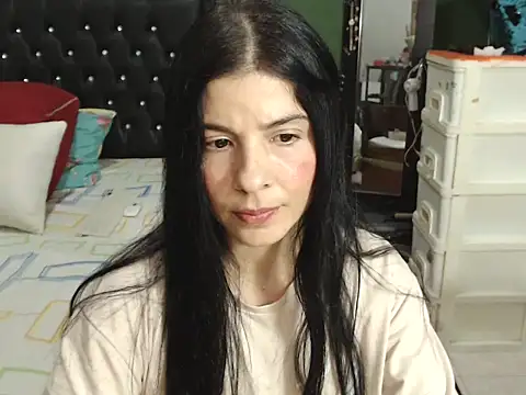 Snapshot of Estefani_32 chatting on 9, 1, 2025 Estefani 32 online show from 9, 1, 2025