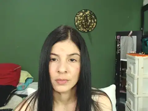 Snapshot of Estefani_32 chatting on 12, 1, 2025 Estefani 32 online show from 12, 1, 2025