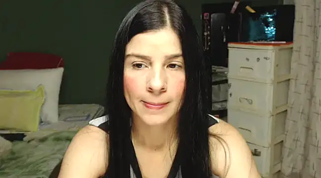 Snapshot of Estefani_32 chatting on 16, 1, 2025 Estefani 32 online show from 16, 1, 2025