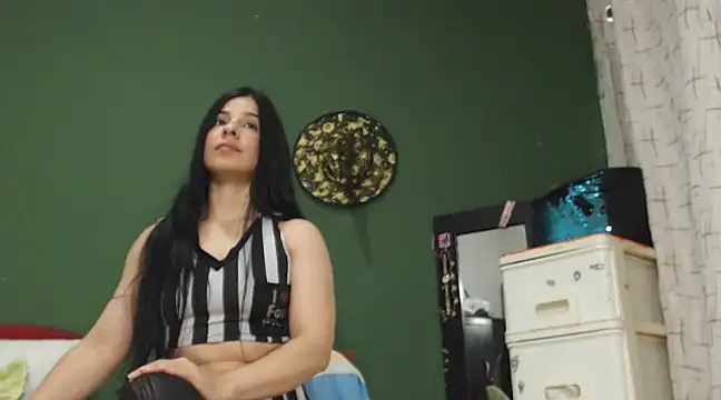 Snapshot of Estefani_32 chatting on 17, 1, 2025 Estefani 32 online show from 17, 1, 2025