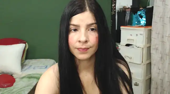 Snapshot of Estefani_32 chatting on 18, 1, 2025 Estefani 32 online show from 18, 1, 2025