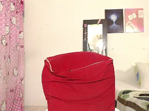 Snapshot of Estefani_32 chatting on 22, 1, 2025 Estefani 32 online show from 22, 1, 2025