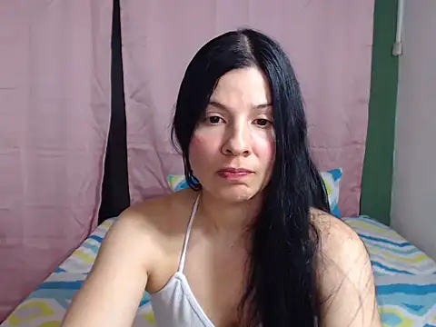 Snapshot of Estefani_32 chatting on 18, 3, 2025 Estefani 32 online show from 18, 3, 2025