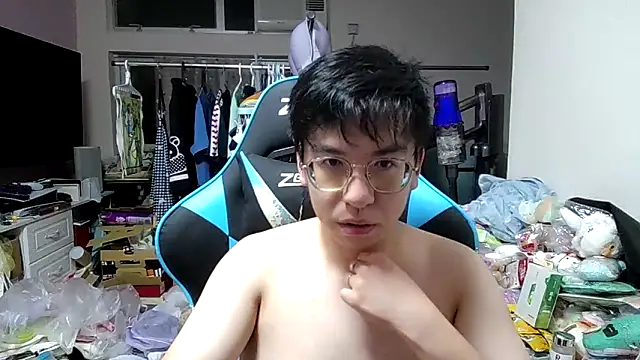 Snapshot of charlie_xdd chatting on 8, 5, 2026 charlie xdd online show from 8, 5, 2026