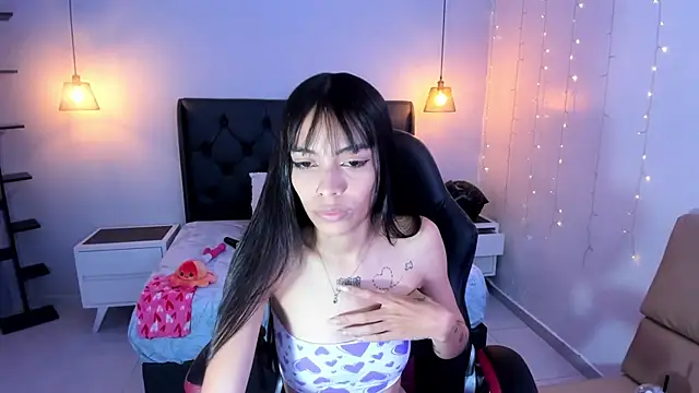 AMELIELEONE online show from 17, 2, 2025