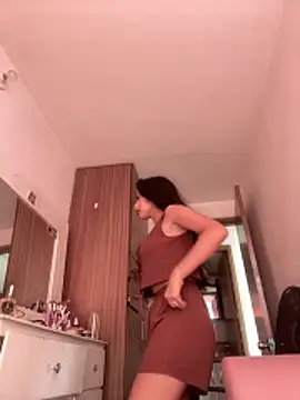 DulceLenns online show from 4, 12, 2025