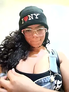 Snapshot of Simone_Miller chatting on 2, 1, 2025 Simone Miller online show from 2, 1, 2025