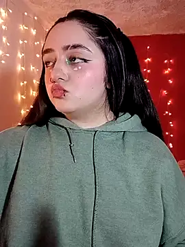 Snapshot of IvonneT chatting on 28, 11, 2025 IvonneT online show from 28, 11, 2025