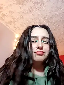 Snapshot of IvonneT chatting on 17, 12, 2025 IvonneT online show from 17, 12, 2025