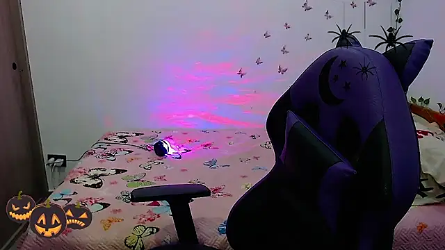Snapshot of OriannaDomenechi chatting on 7, 10, 2025 OriannaDomenechi online show from 7, 10, 2025