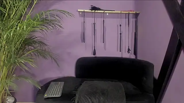 kathe hot online show from 13, 4, 2026