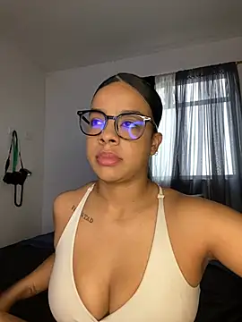 trianawhite online show from 13, 4, 2026