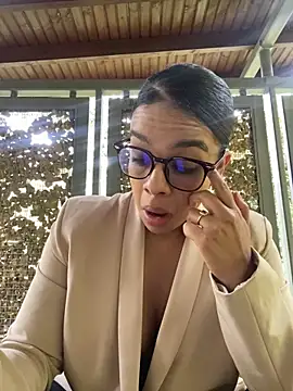 trianawhite online show from 15, 4, 2026