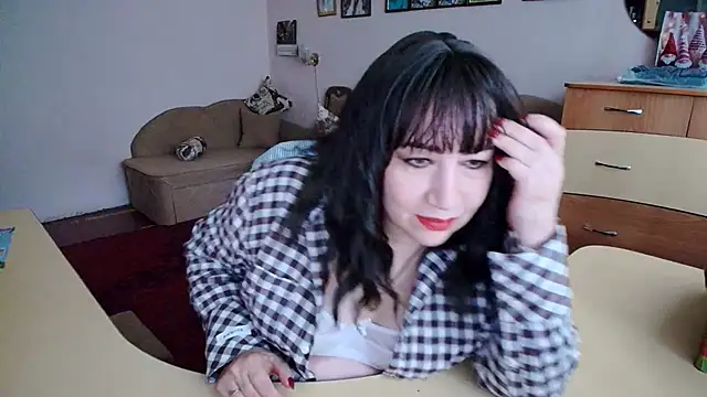 Lucretia Goldi  online show from 21, 12, 2025