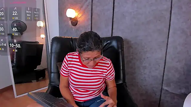 Snapshot of Keyla_Milf chatting on 7, 5, 2026 Keyla Milf online show from 7, 5, 2026