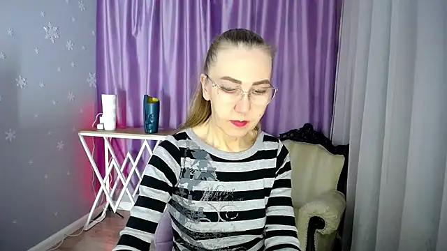 Snapshot of queen_a_n_i chatting on 30, 1, 2025 queen a n i online show from 30, 1, 2025