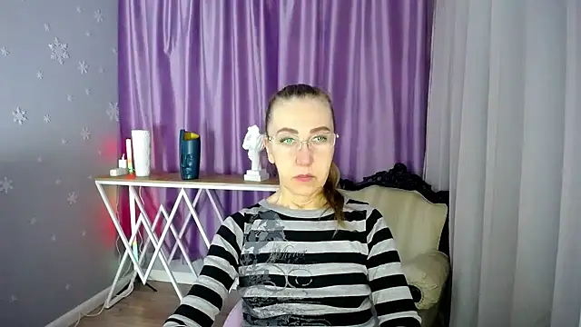 Snapshot of queen_a_n_i chatting on 7, 3, 2025 queen a n i online show from 7, 3, 2025