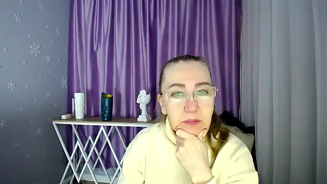 Snapshot of queen_a_n_i chatting on 9, 3, 2025 queen a n i online show from 9, 3, 2025