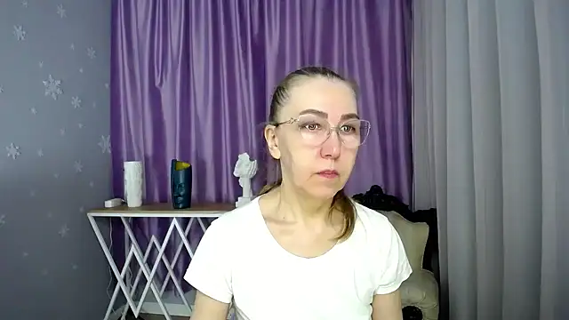 Snapshot of queen_a_n_i chatting on 22, 3, 2025 queen a n i online show from 22, 3, 2025