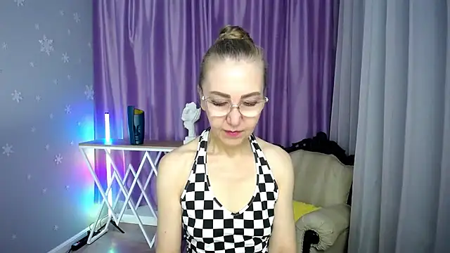 Snapshot of queen_a_n_i chatting on 24, 9, 2025 queen a n i online show from 24, 9, 2025