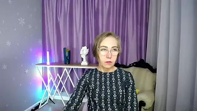 Snapshot of queen_a_n_i chatting on 14, 10, 2025 queen a n i online show from 14, 10, 2025