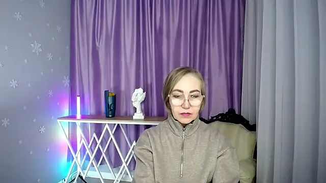 queen a n i online show from 7, 11, 2025