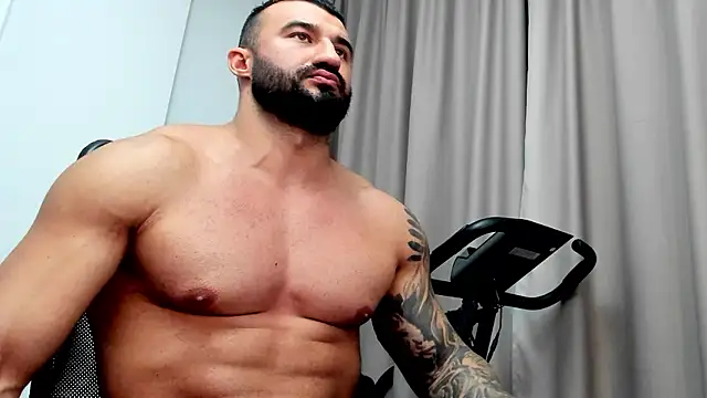 Snapshot of MuscleJohn chatting on 1, 12, 2024 MuscleJohn online show from 1, 12, 2024