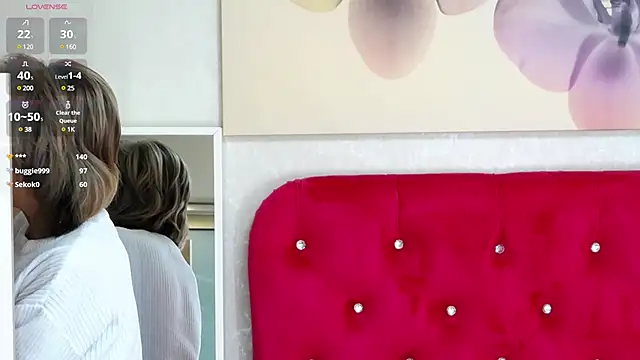 LoraDelNiro online show from 22, 3, 2025