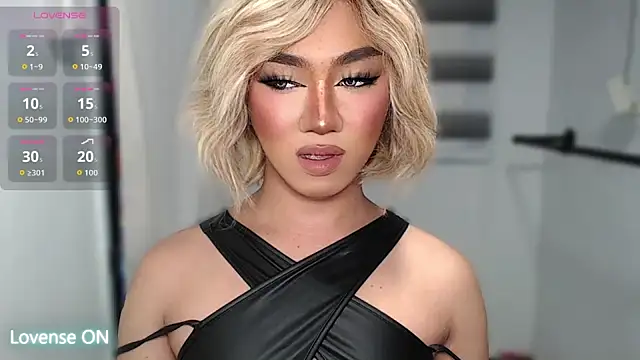 Snapshot of Local_Hoelyx chatting on 11, 10, 2025 Local Hoelyx online show from 11, 10, 2025