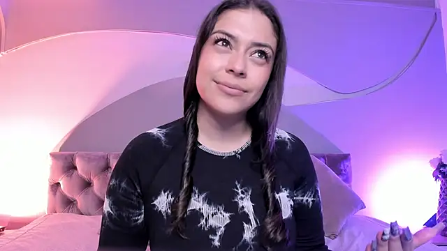 Nicolle W online show from 26, 2, 2025