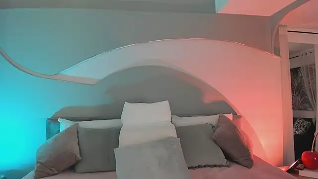 Nicolle W online show from 18, 9, 2025