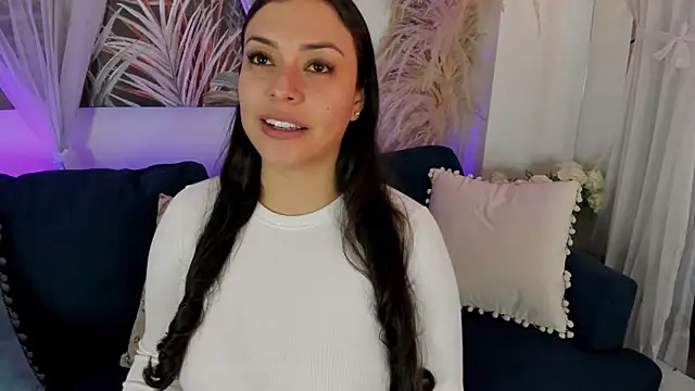 Snapshot of Nicolle_W chatting on 6, 5, 2026 Nicolle W online show from 6, 5, 2026