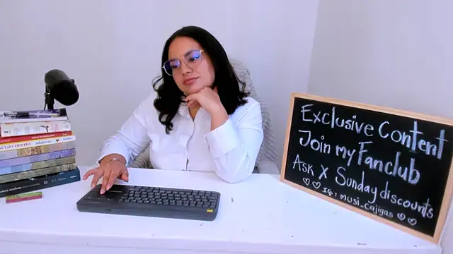 Snapshot of susy_angel chatting on 7, 6, 2026 susy angel online show from 7, 6, 2026