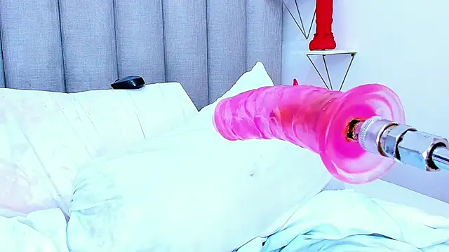 keyllaa  online show from 10, 3, 2025