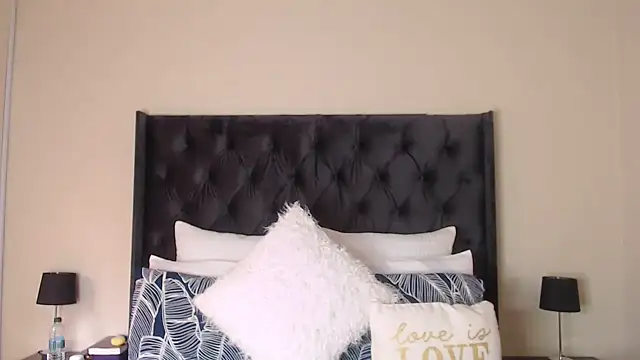 Snapshot of Sexynaughty_Gal chatting on 2, 3, 2025 Sexynaughty Gal online show from 2, 3, 2025