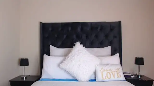 Snapshot of Sexynaughty_Gal chatting on 8, 11, 2025 Sexynaughty Gal online show from 8, 11, 2025