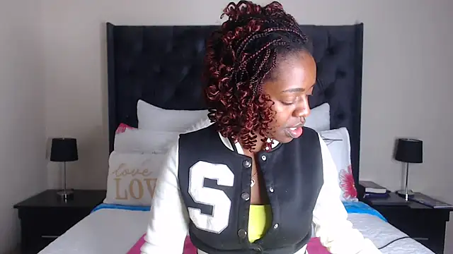 Snapshot of Sexynaughty_Gal chatting on 18, 11, 2025 Sexynaughty Gal online show from 18, 11, 2025