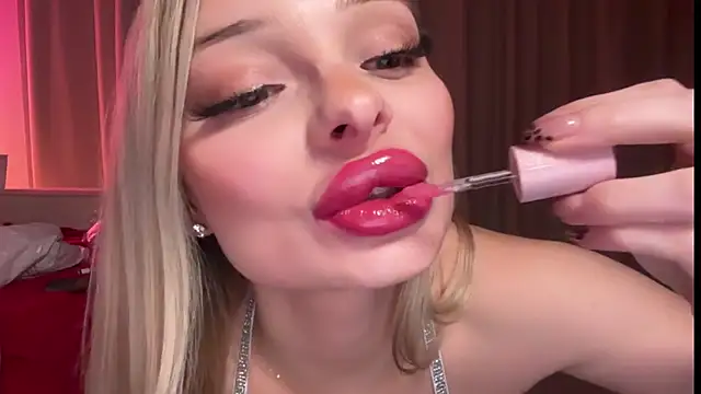 Snapshot of HannaXLove chatting on 17, 11, 2025 HannaXLove online show from 17, 11, 2025