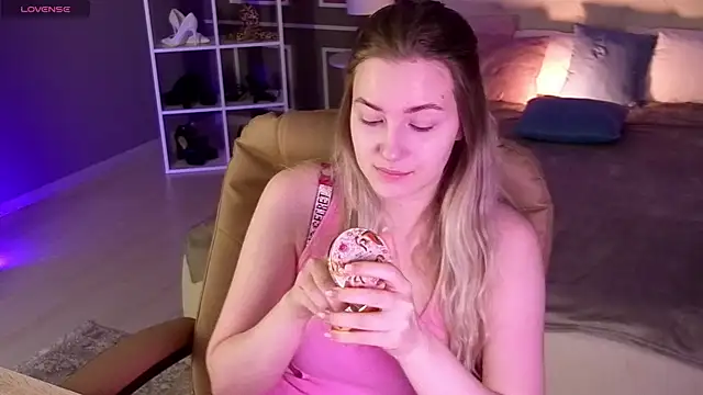 Snapshot of elinanortas chatting on 7, 10, 2025 elinanortas online show from 7, 10, 2025