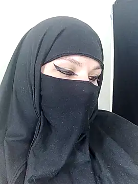 Snapshot of evelyn__salah chatting on 21, 10, 2025 evelyn salah online show from 21, 10, 2025