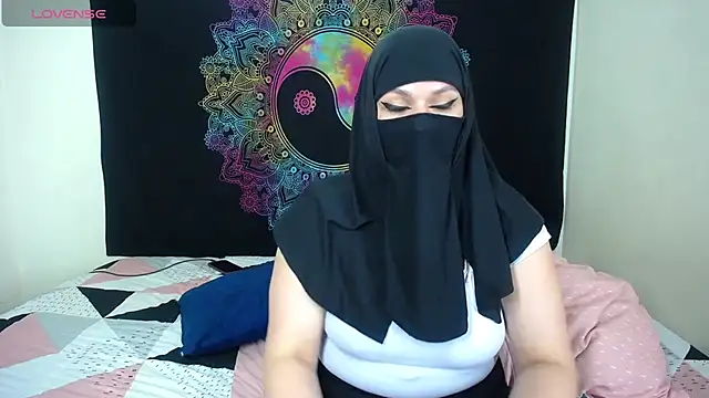 Snapshot of evelyn__salah chatting on 26, 10, 2025 evelyn salah online show from 26, 10, 2025