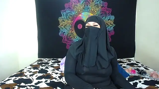 Snapshot of evelyn__salah chatting on 5, 11, 2025 evelyn salah online show from 5, 11, 2025