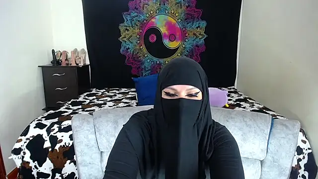 Snapshot of evelyn__salah chatting on 28, 11, 2025 evelyn salah online show from 28, 11, 2025