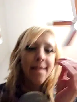 Snapshot of AmethystFoxx chatting on 4, 3, 2025 AmethystFoxx online show from 4, 3, 2025