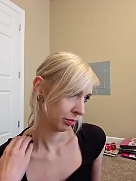 Snapshot of AmethystFoxx chatting on 13, 9, 2025 AmethystFoxx online show from 13, 9, 2025