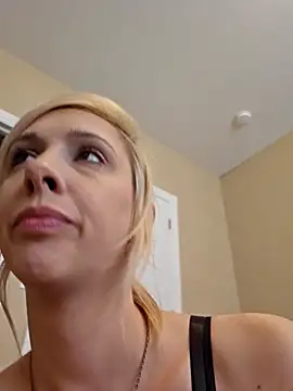 Snapshot of AmethystFoxx chatting on 5, 10, 2025 AmethystFoxx online show from 5, 10, 2025