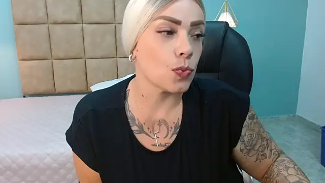 Snapshot of natalygolden69 chatting on 8, 3, 2025 natalygolden69 online show from 8, 3, 2025