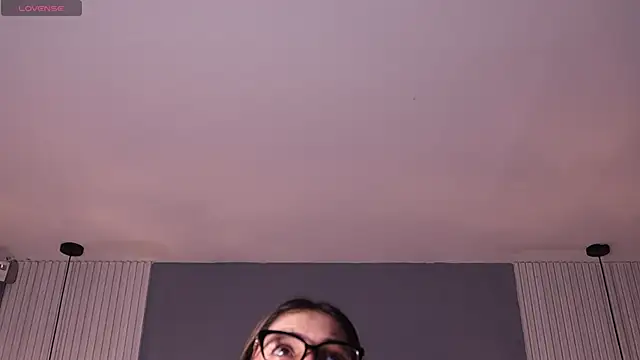 Snapshot of ValeryNova chatting on 8, 4, 2026 ValeryNova online show from 8, 4, 2026